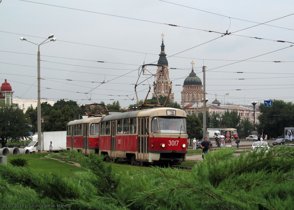 Tatra-T3SU #3017-3018 3-го маршрута на пересечении площадей Пролетарской и Павловской