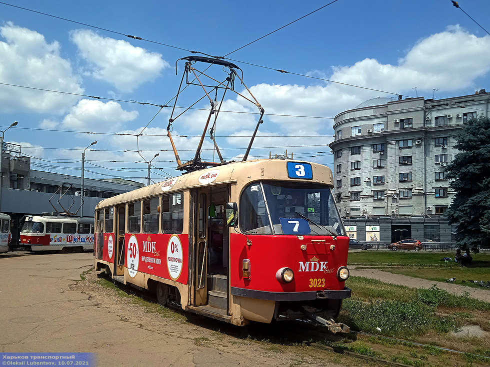 Tatra-T3SU #3023 7-го маршрута перед отправлением от конечной "Южный вокзал"