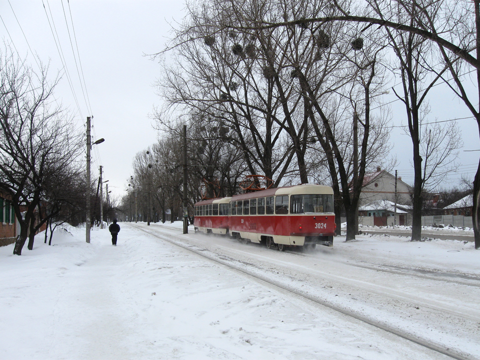 Tatra-T3SU #3023-3024 6-го маршрута на Салтовском шоссе подъезжает к остановке "Улица Лафарга"