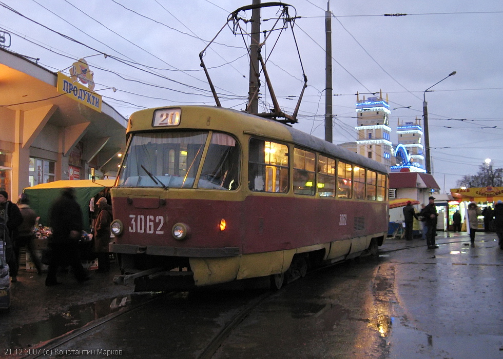 Tatra-T3SU #3062 20-го маршрута на конечной станции "Южный вокзал"