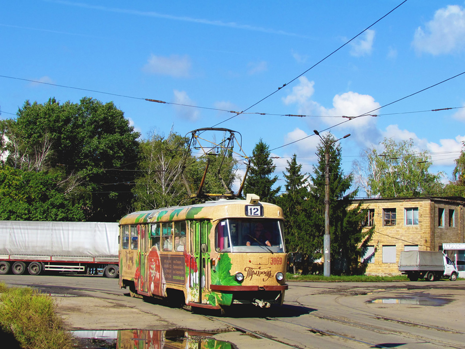 Tatra-T3SU #3069 12-го маршрута в Лосевском переулке в районе бывшего Ленинского трамвайного депо