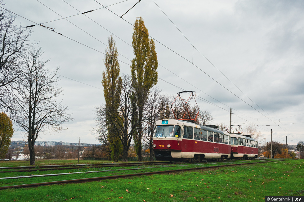 Tatra-T3A #4045-4046 27-го маршрута на улице Академика Павлова возле Парка памяти