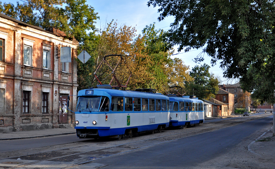 Tatra-T3A #4047-4048 3-го маршрута на улице Грековской в районе Галушкинской улицы