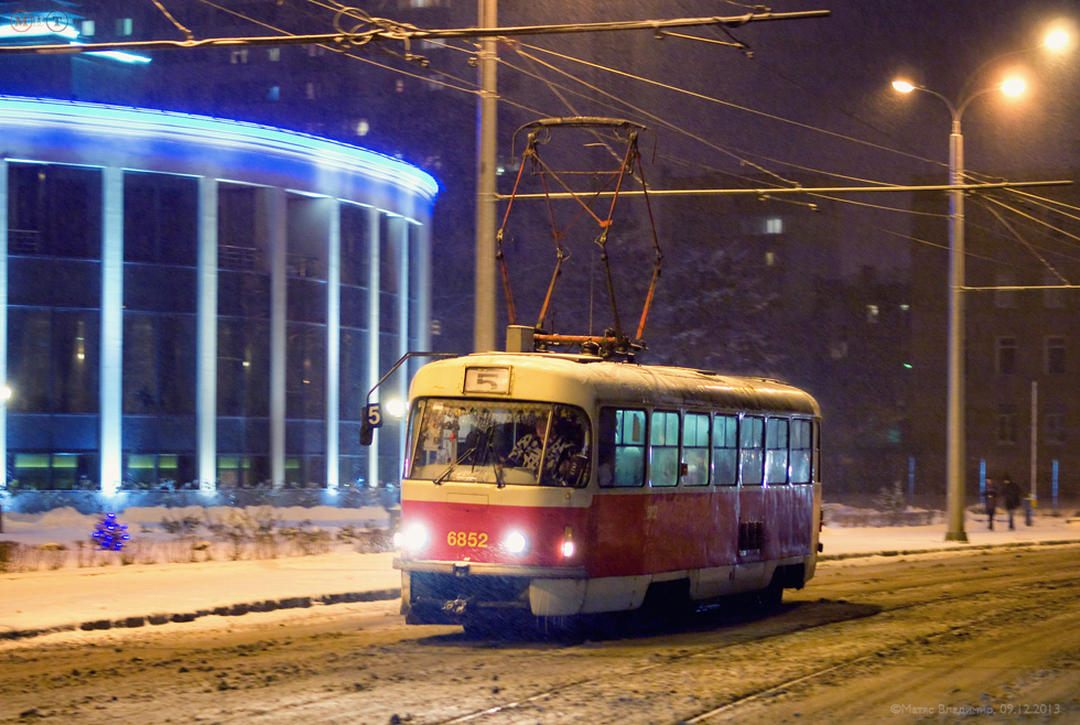 Tatra-T3 #6852 5-го маршрута на улице Плехановской в районе Плехановского въезда