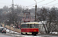 Tatra-T3SUCS #7042 5-го маршрута на улице Морозова спускается с Юмтовского путепровода