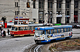 Tatra-T3SUCS #7196 5-го маршрута и Tatra-T3SU #461 7-го маршрута на конечной станции "Южный вокзал"