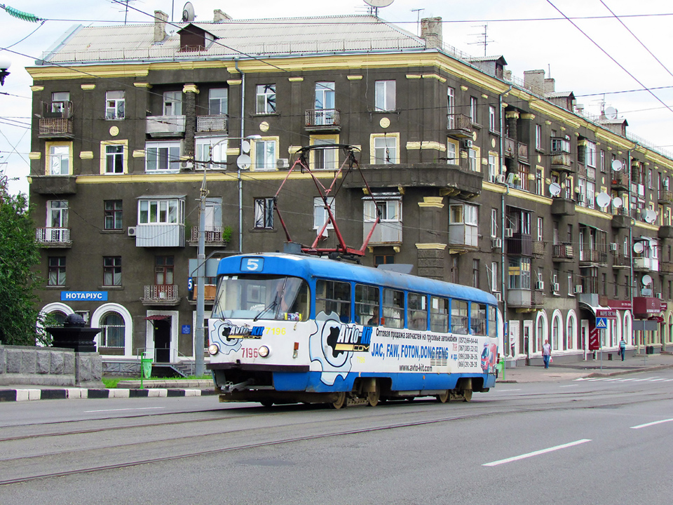 Tatra-T3SUCS #7196 5-го маршрута на Московском проспекте в районе Харьковской набережной