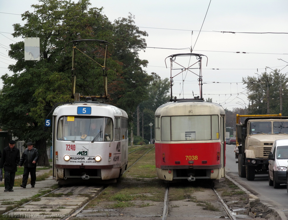 Tatra-T3SUCS #7240 и #7038 5-го маршрута на проспекте Героев Сталинграда возле перекрестка с улицей Морозова
