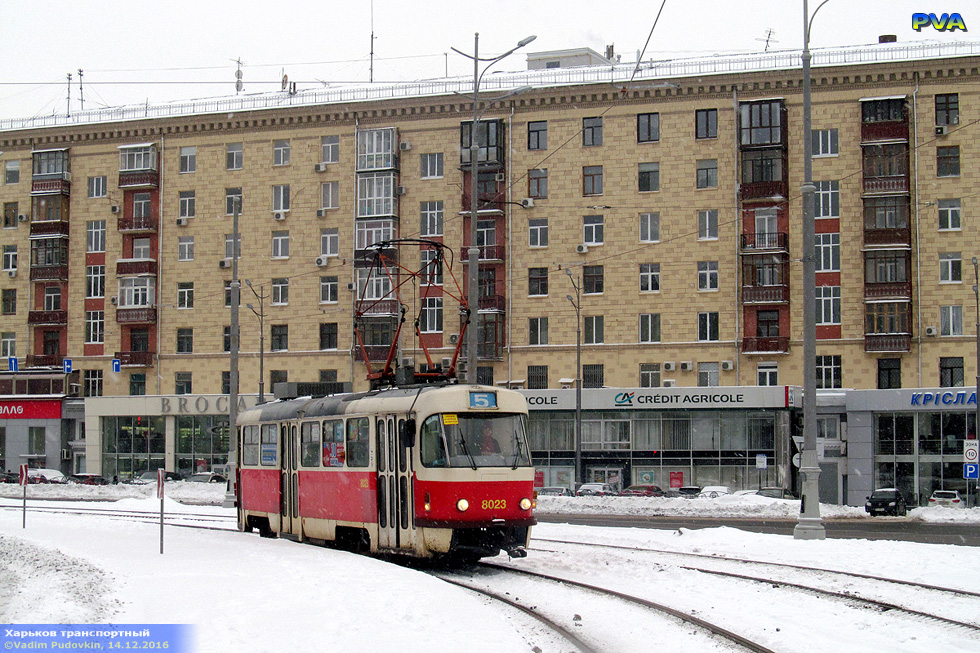 Tatra-T3M #8023 поворачивает с Павловской площади на Сергиевскую площадь