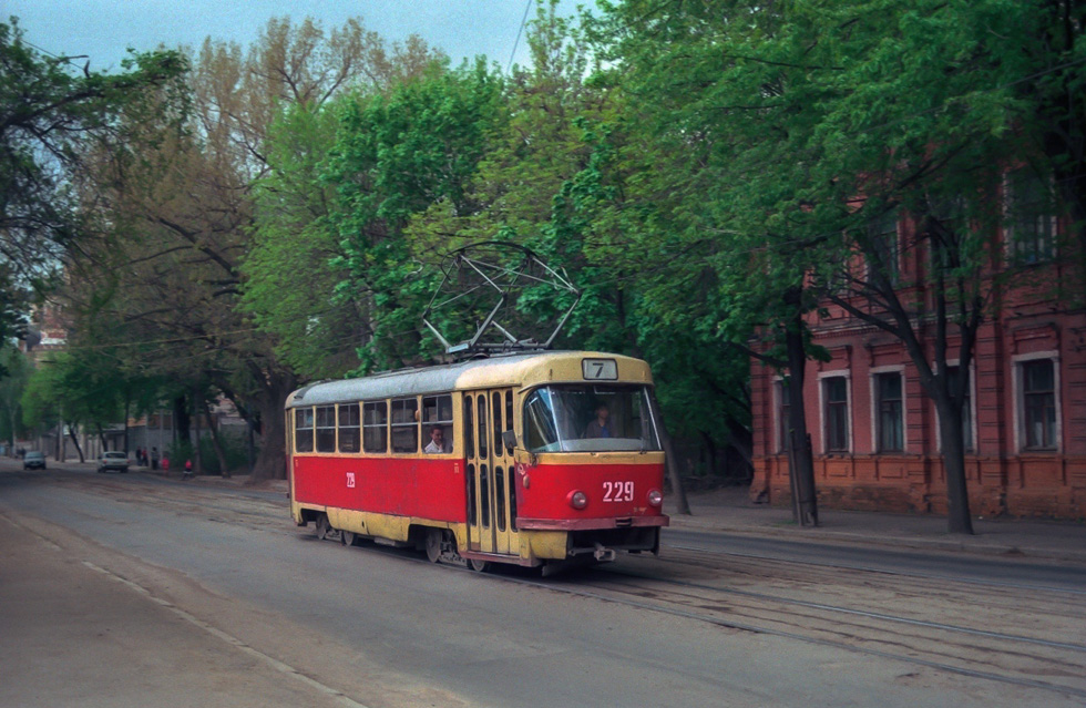 Tatra-T3SU #229 7-го маршрута в Рыбасовском переулке в районе улицы Грековской