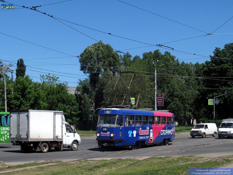 Tatra-T3SUCS #278 6-го маршрута на улице Плехановской пересекает улицу Полевую