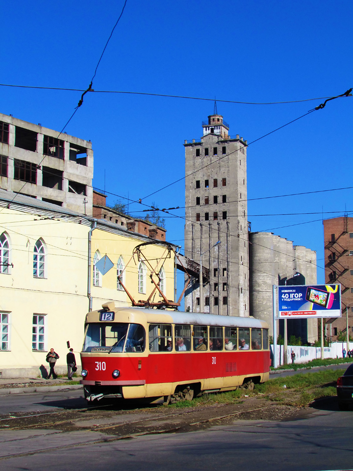 Tatra-T3SU #310 12-го маршрута на Красноармейской улице перед улицей