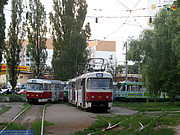 Т3-ВПСт #317 12-го маршрута и Tatra-T3SUCS #3037 20-го маршрута на разворотном круге "Проспект Победы"