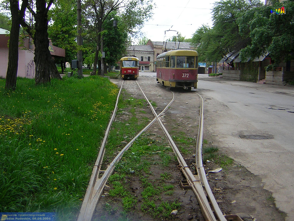 Tatra-T3SU #299 и #372 15-го маршрута на Харьковской набережной в районе Московского проспекта