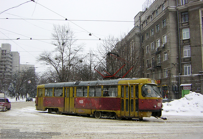 Tatra-T3SU #400 14-го маршрута поворачивает с Плехановской улицы на улицу Кирова