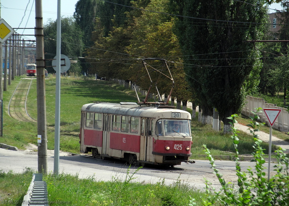 Tatra-T3SU #425 20-го маршрута на улице Клочковской в районе конечной станции "Малая Даниловка"
