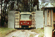 Tatra-T3SU #453 на участке мойки трамвайных вагонов в Октябрьском трамвайного депо