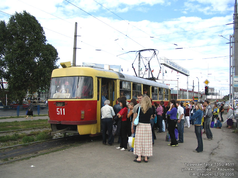 Tatra-T3SU #511, маршрут 27, производит посадку на остановке "Станция метро "Академика Барабашова""