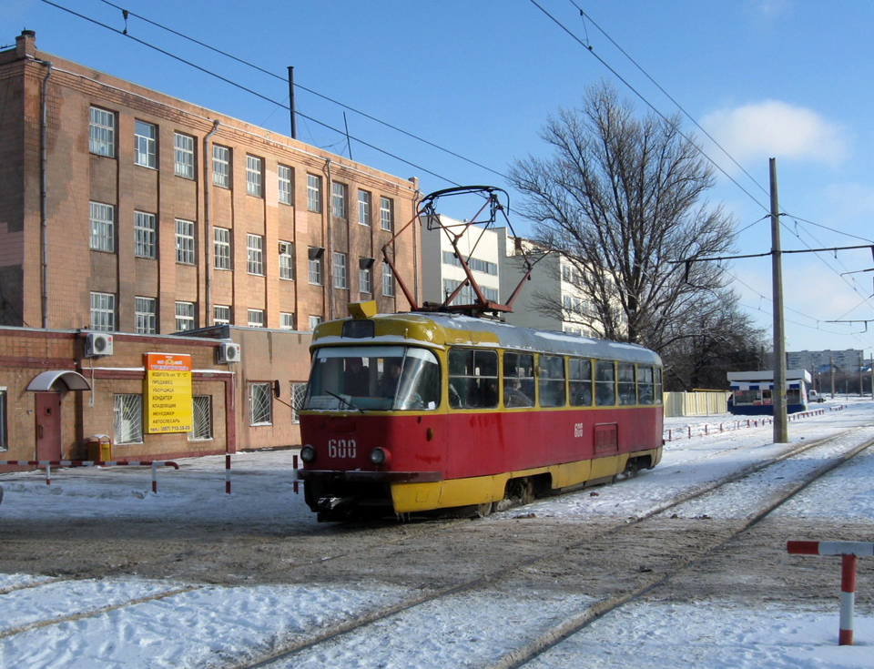 Tatra-T3SU #600 8-го маршрута На Салтовском шоссе подъезжает к остановке "Улица Балканская"