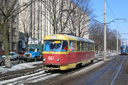 Tatra-T3SU #607 27-го маршрута на площади Восстания