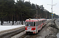 Tatra-T3SU #641-642 26-го маршрута на улице Героев труда отправляется от остановки "Сосновый бор"