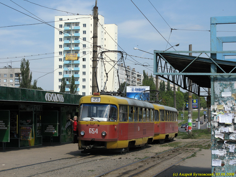 Tatra-T3SU #654-670 23-го маршрута на проспекте Тракторостроителей (остановка "13-я детская поликлиника")