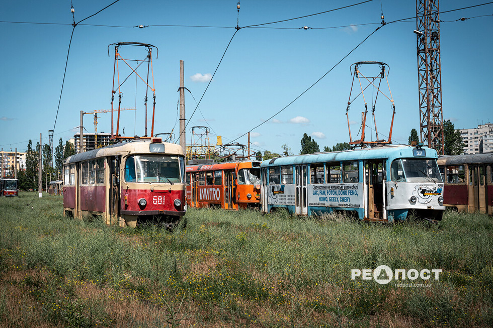 Tatra-T3SU #681 и #660 в открытом парке Салтовского трамвайного депо