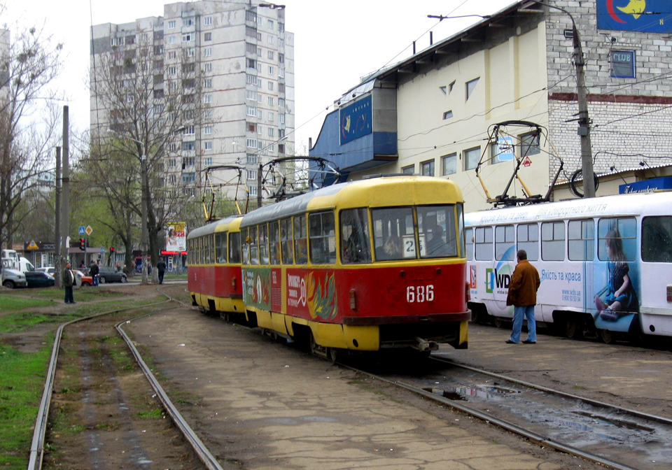 Tatra-T3SU #685-686 26-го маршрута отправилась с конечной станции "602 микрорайон"