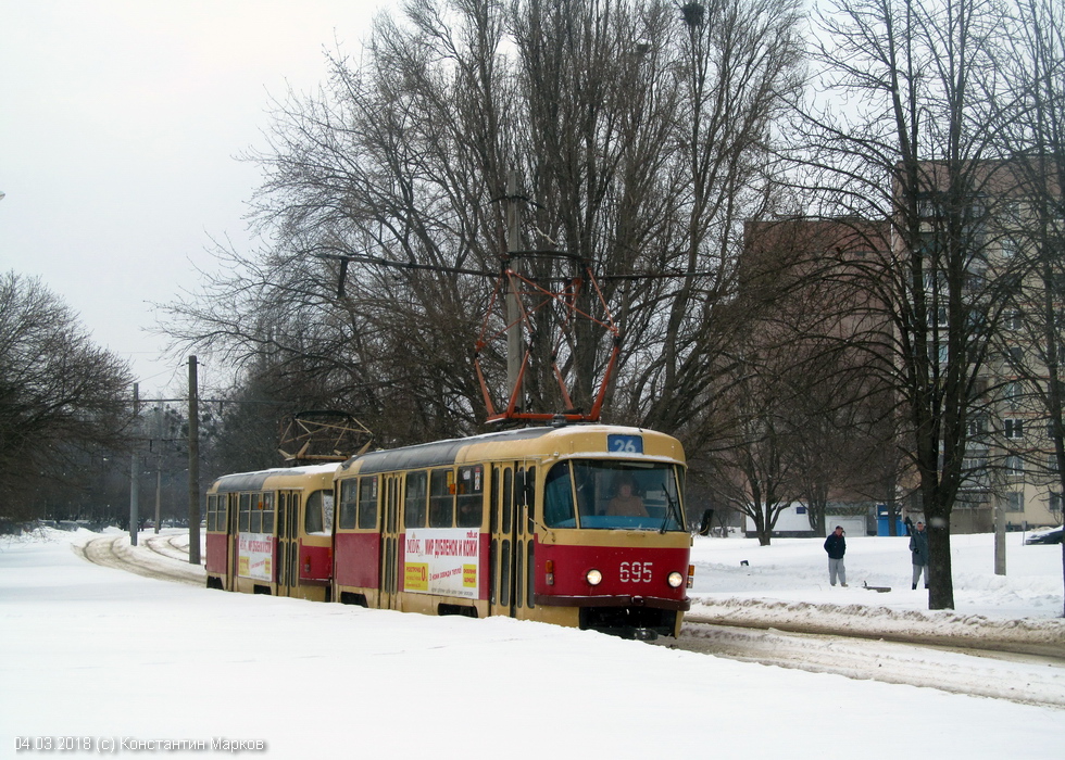 Tatra-T3SU #695-696 26-го маршрута на улице Героев Труда возле перекрестка с улицей Гвардейцев-Широнинцев