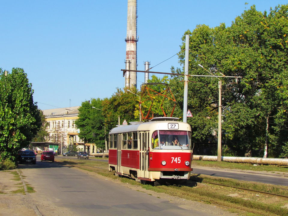Tatra-T3SU #745 27-го маршрута на улице Октябрьской революции в районе переулка Пахаря