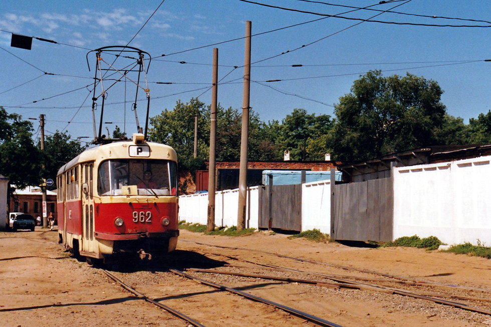 Tatra-T3SU #962 1-го маршрута на улице Чеботарской возле Пискуновского переулка