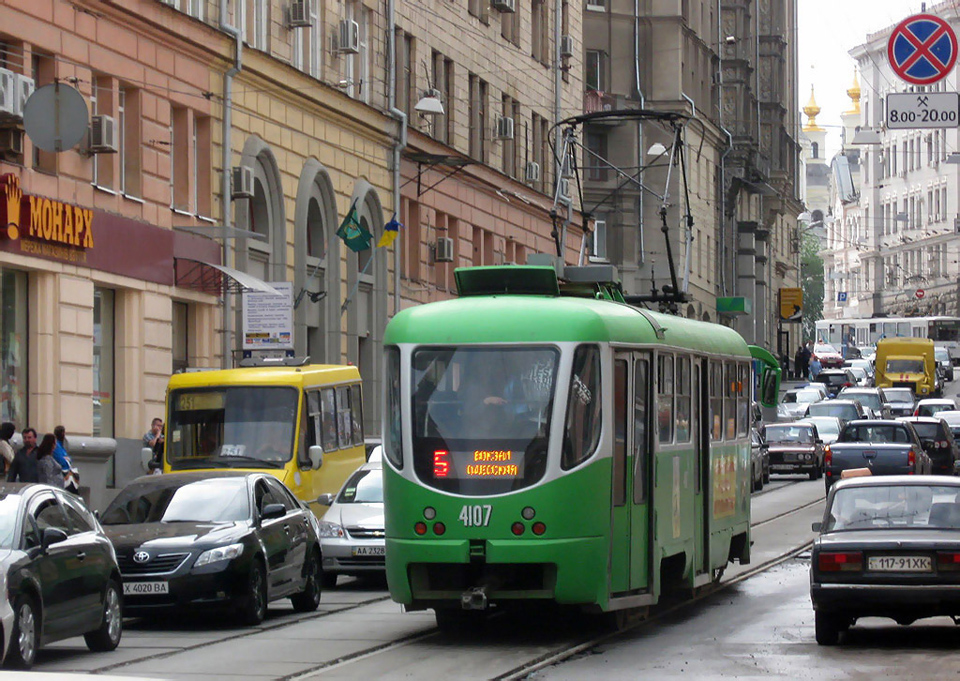 T3-ВПА #4107 5-го маршрута на Московском проспекте приближается к повороту на площадь Конституции