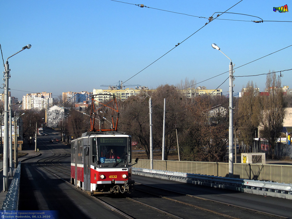 Tatra-T6A5 #4532 8-го маршрута на улице Плехановской поднимается на Балашовский путепровод