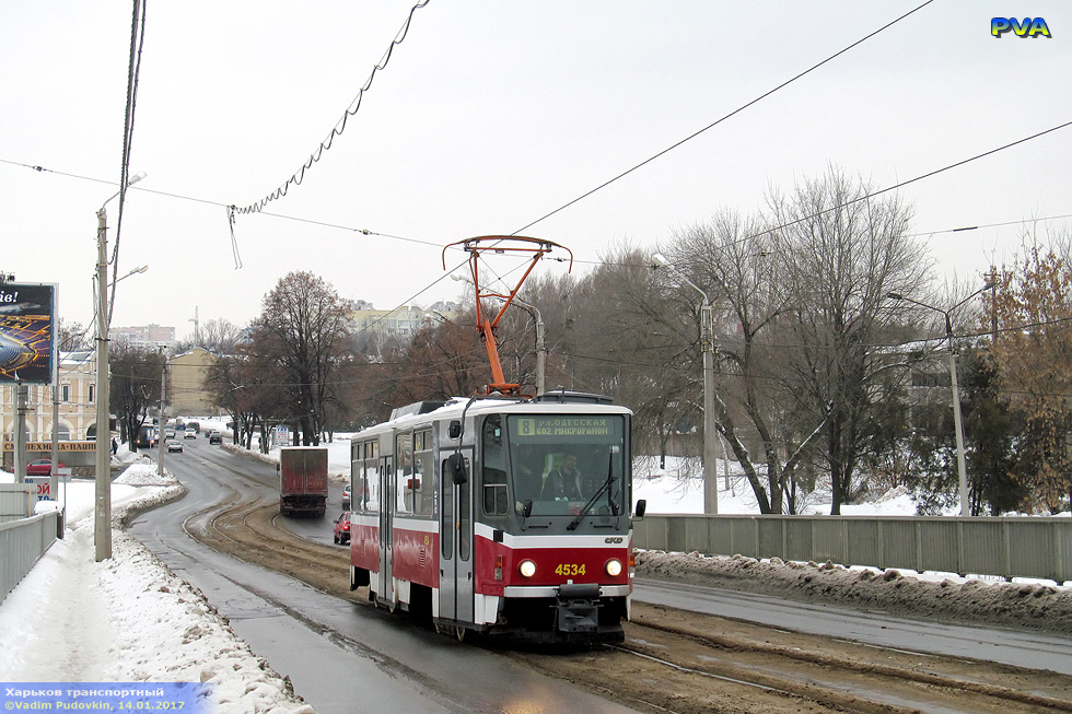 Tatra-T6A5 #4534 8-го маршрута на улице Плехановской поднимается на Балашовский путепровод
