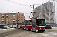Tatra-T6A5 #4563 буксирует неисправный вагон Tatra-T3SU #625 на площади Защитников Украины