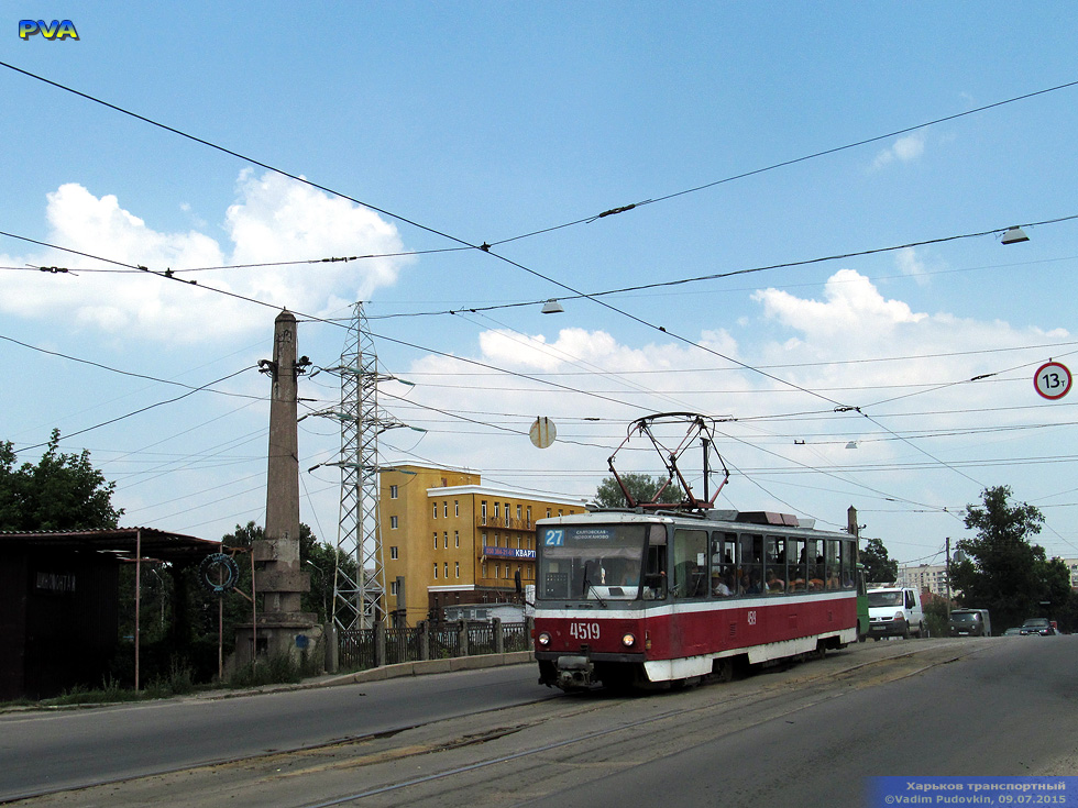 Tatra-T6B5 #4519 27-го маршрута на улице 1-й Конной армии спускается с Заиковского путепровода