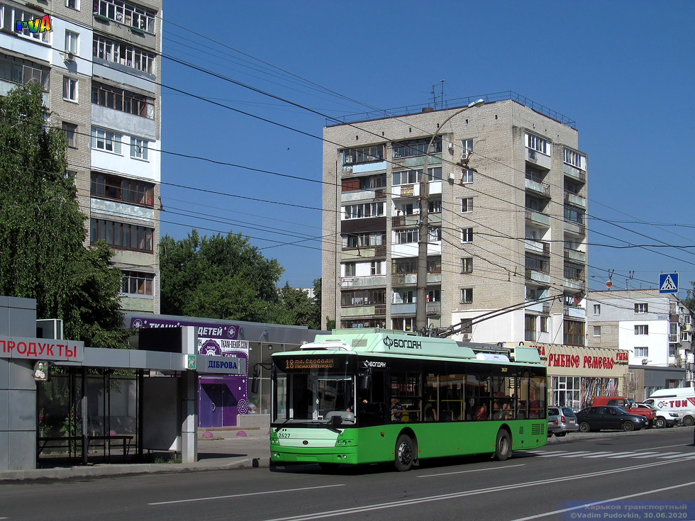 Богдан-Т70117 #2627 18-го маршрута на улице Деревянко подъезжает к остановке "Дубрава"
