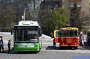 Богдан-Т70117 #2629 и КТГ-1 #028 на площади Свободы возле станции метро "Госпром"