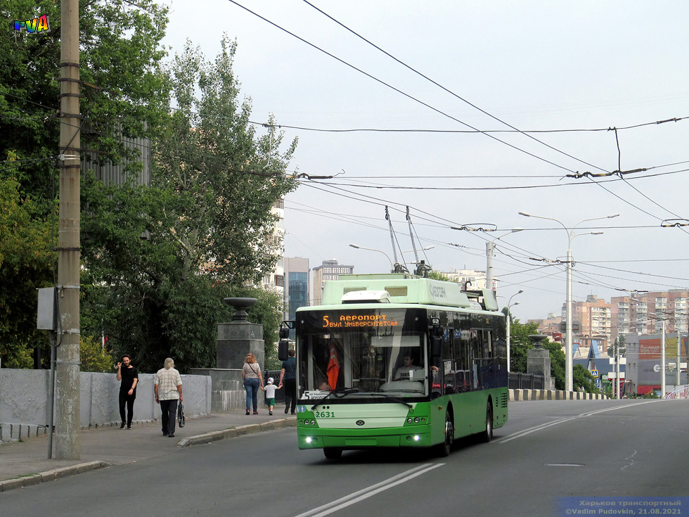 Богдан-Т70117 #2631 5-го маршрута в Подольском переулке спускается с Подольского моста