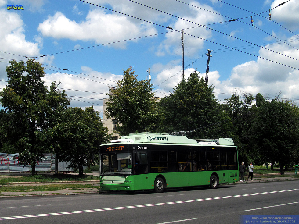 Богдан-Т70117 #2640 1-го маршрута на проспекте Героев Сталинграда возле улицы Линецкого