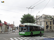 Богдан-Т70117 #2648 3-го маршрута поворачивает из Подольского переулка на улицу Кузнечную