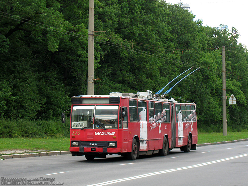 DAC-217E #223 2-го маршрута на Белгородском шоссе между остановками "Мемориал славы" и "Улица Макаренко"