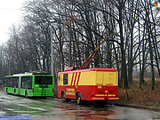 КТГ-1 #028 прибыл на конечную "Восточная Салтовка" для ремонта троллейбуса ЛАЗ-Е301D1 #3220 34-го маршрута