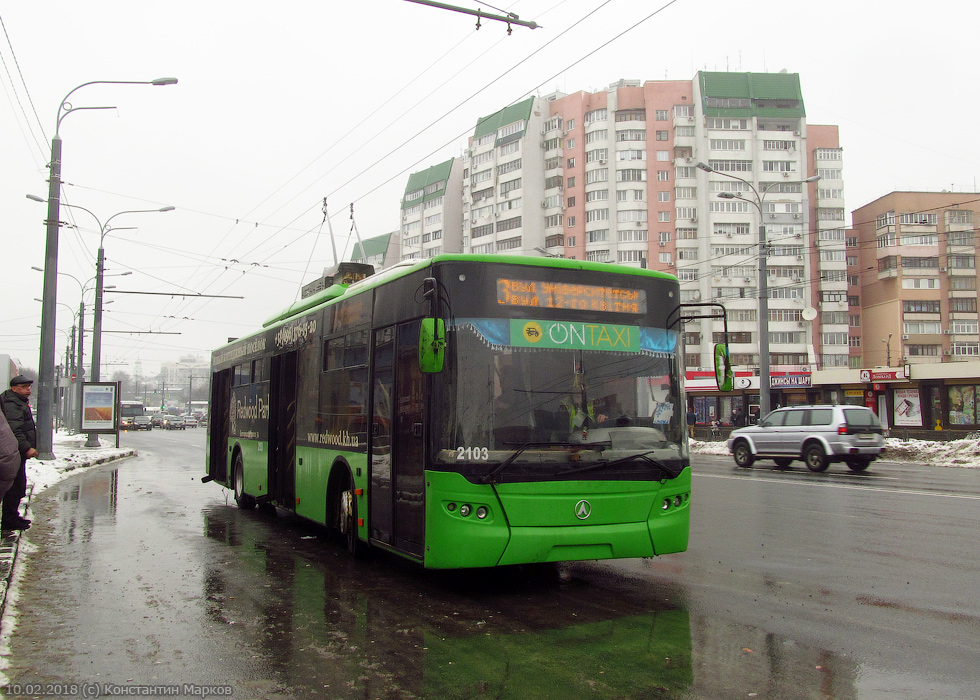 ЛАЗ-Е183А1 #2103 3-го маршрута на улице Вернадского возле станции метро "Проспект Гагарина"