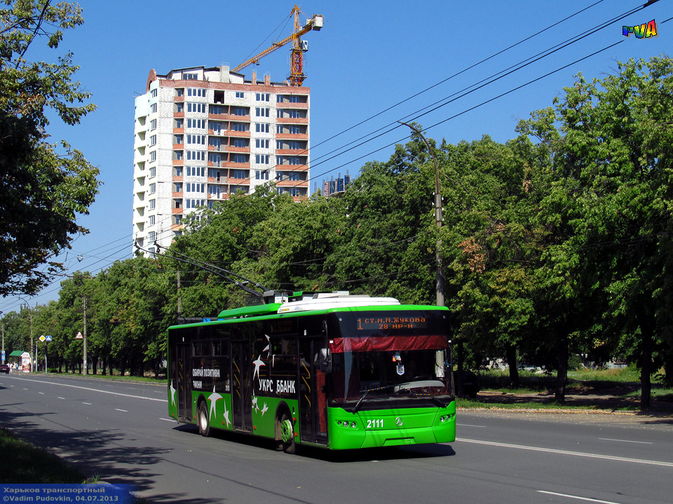 ЛАЗ-Е183А1 #2111 1-го маршрута на проспекте Героев Сталинграда между остановкой "Микрорайон 27" и проспектом Маршала Жукова