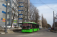 ЛАЗ-Е183А1 #2111 3-го маршрута на улице Ньютона перед перекрестком с проспектом Гагарина