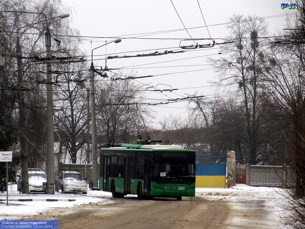 ЛАЗ-Е183А1 #3403 2-го маршрута на улице Свистуна выезжает из Троллейбусного депо №3