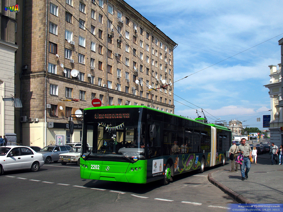 ЛАЗ-Е301D1 #2202 1-го маршрута в Армянском переулке перед поворотом в Плетневский переулок