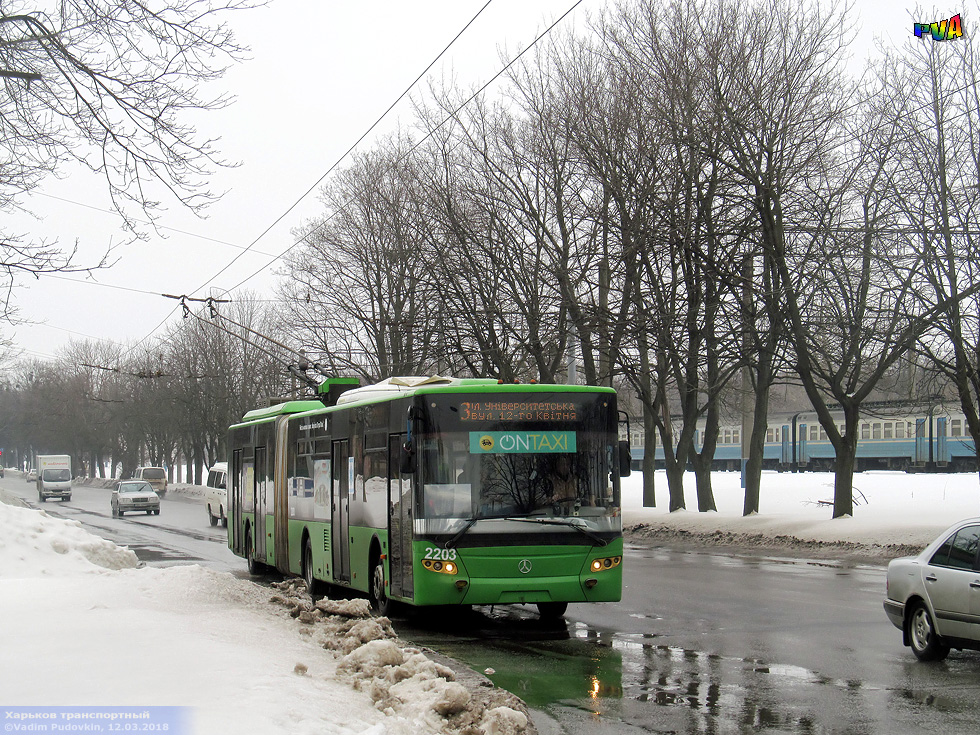ЛАЗ-Е301D1 #2203 3-го маршрута на Московском проспекте возле конечной "Улица 12-го Апреля"