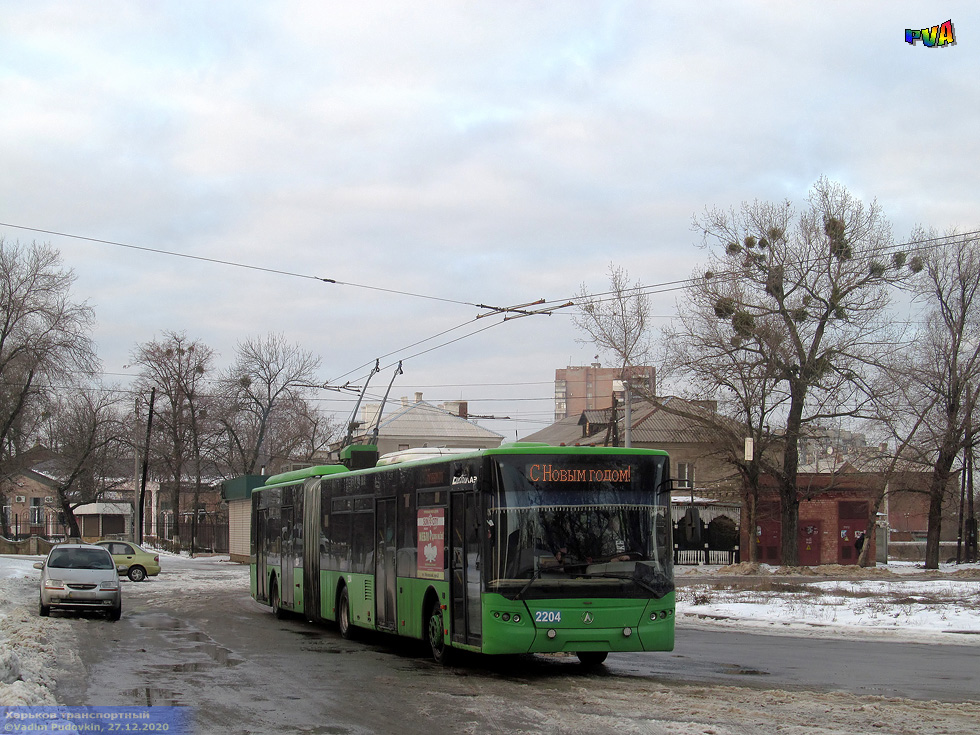 ЛАЗ-Е301D1 #2204 6-го маршрута разворачивается на конечной "Железнодорожная станция "Основа"